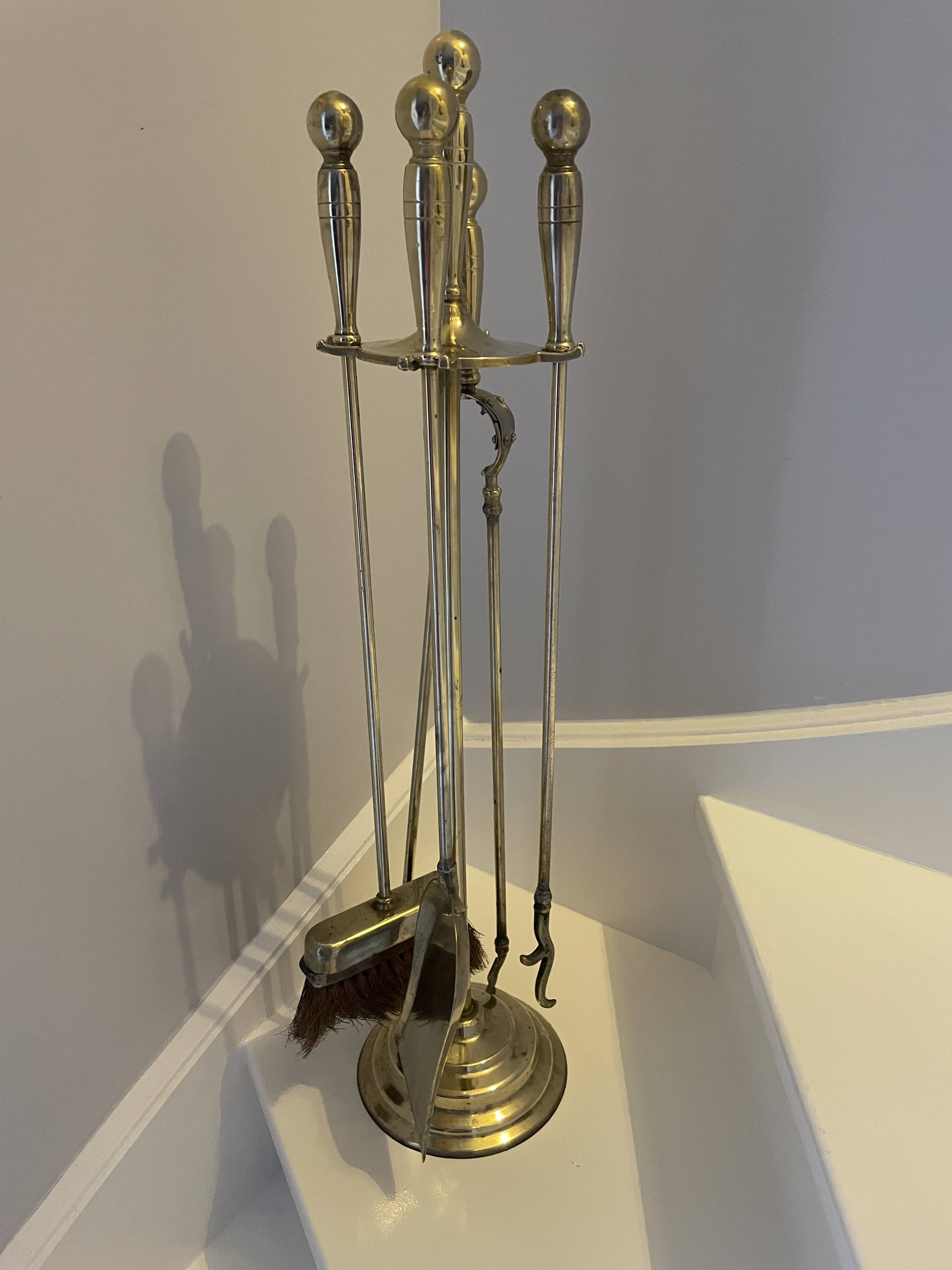 Brass fireplace servant and its 4 accessories