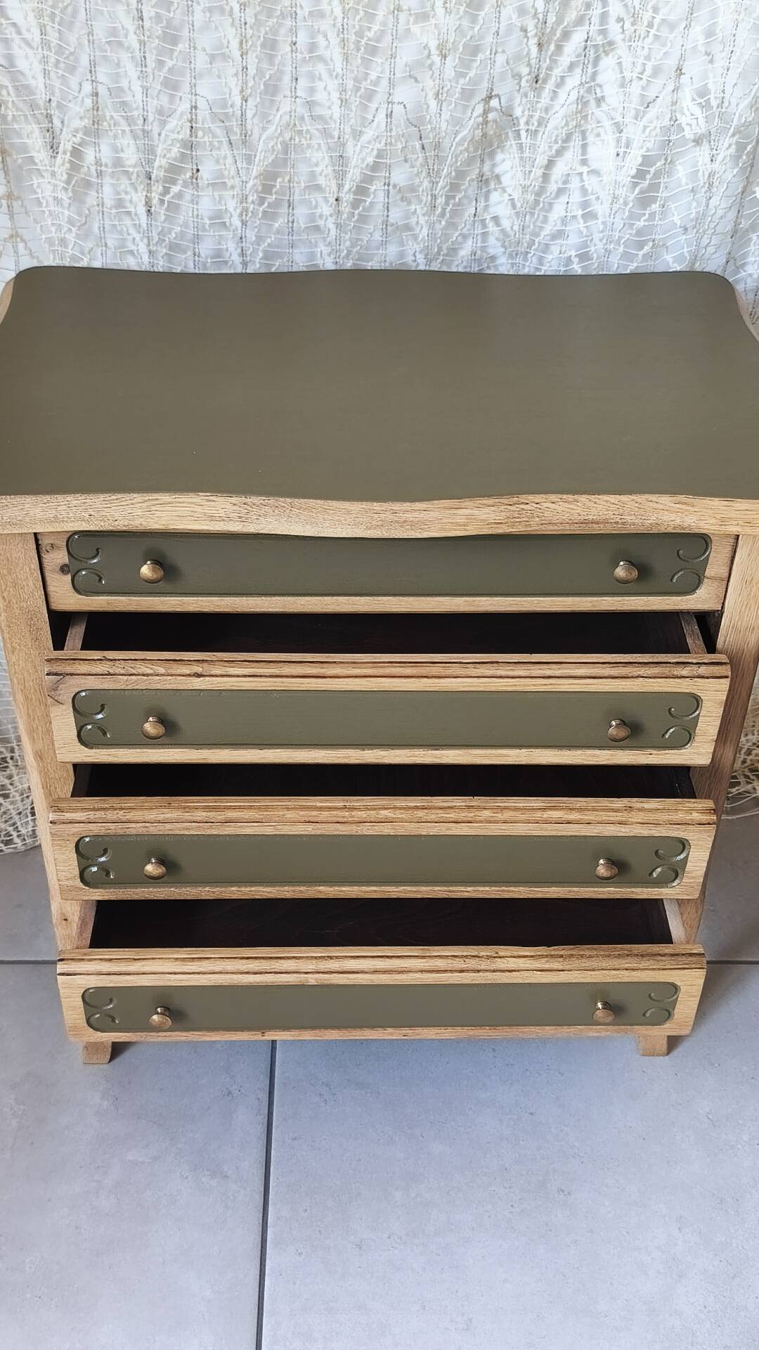 Small chest of drawers/nightstand