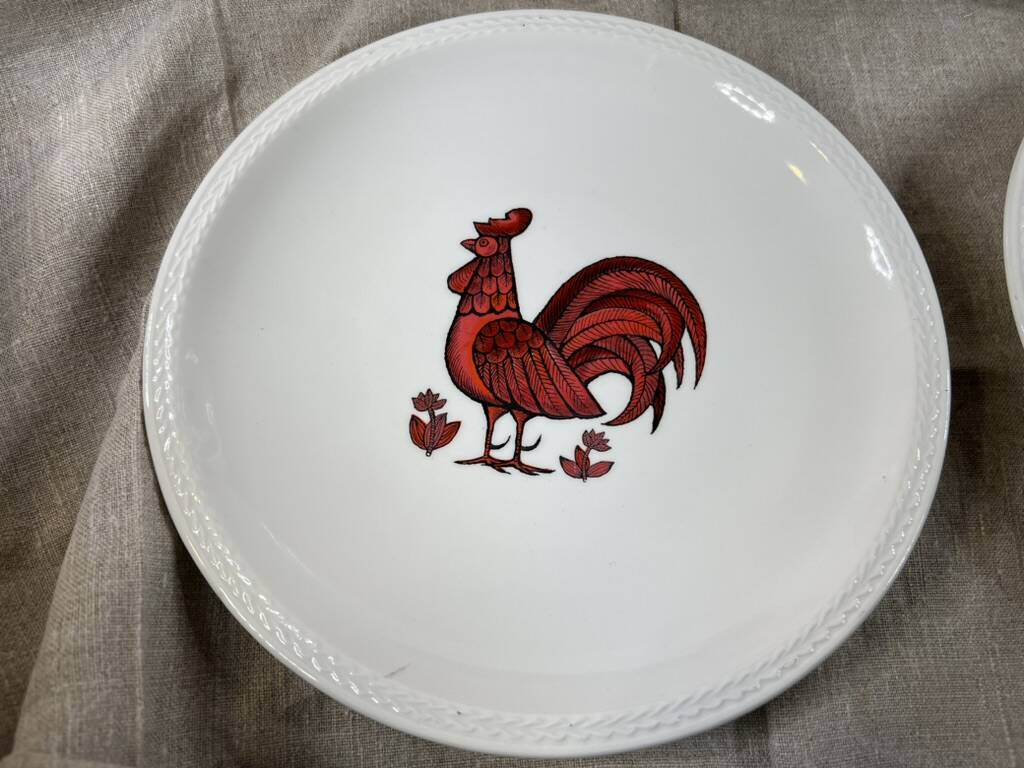 Set of 4 flat plates with red rooster hen decor