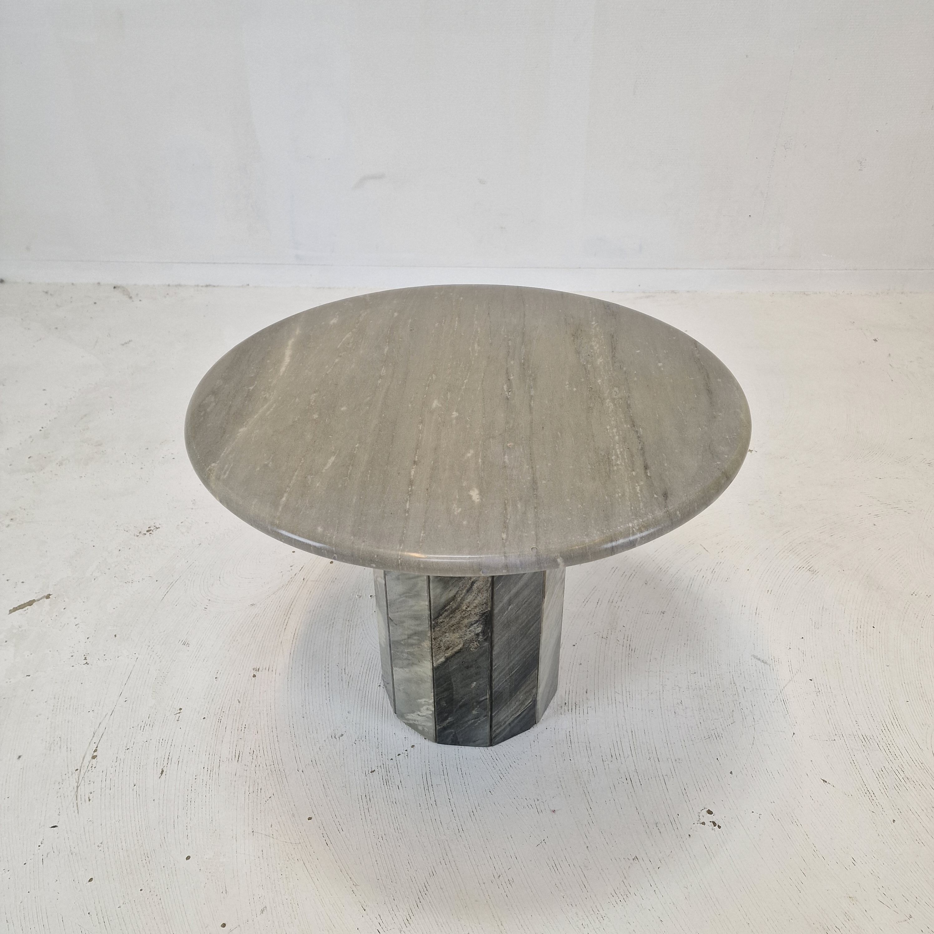 Round italian marble coffee or side table, 1980's