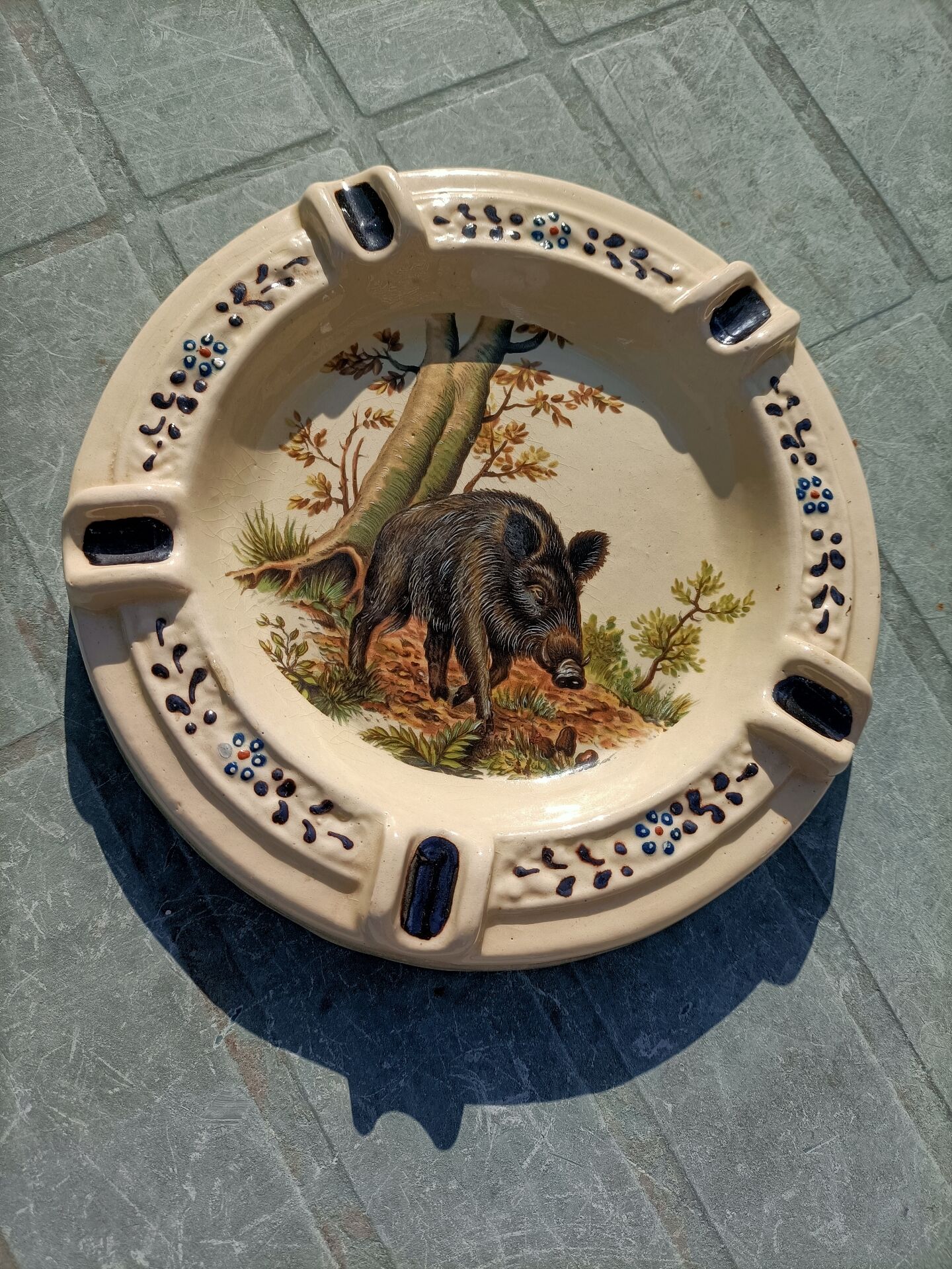 Large Ashtray Boar Hunting