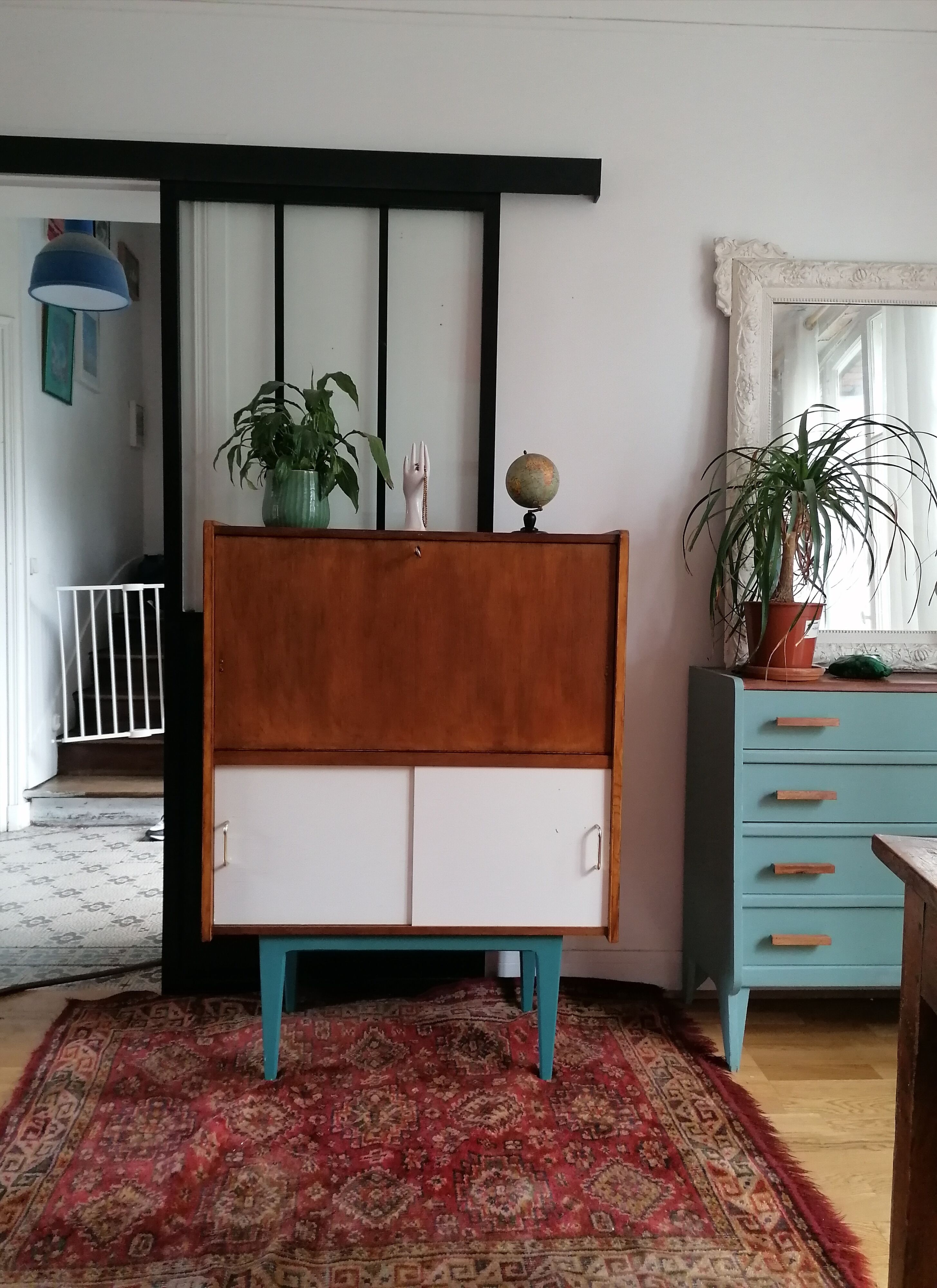Scandinavian secretary