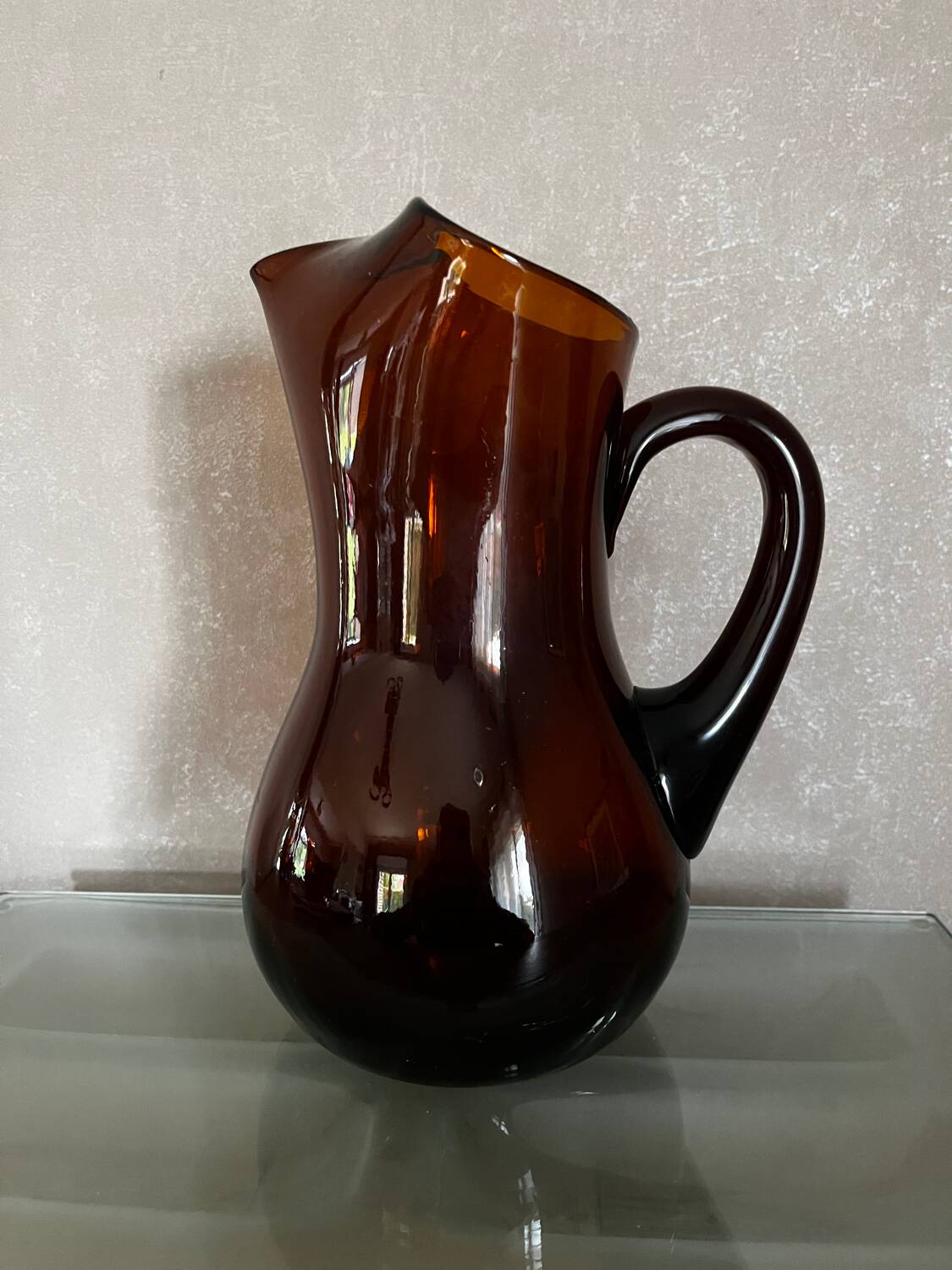 Ancienne carafe en verre ambré