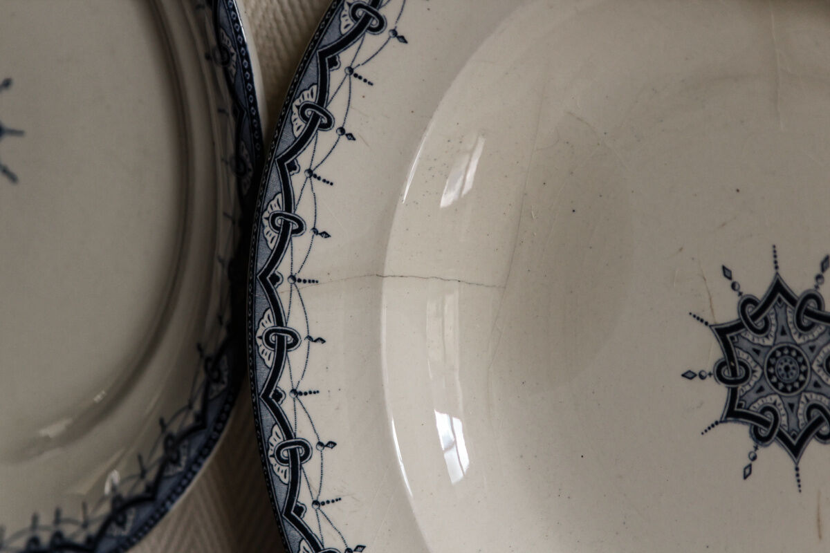 Set of 5 iron earth dishes