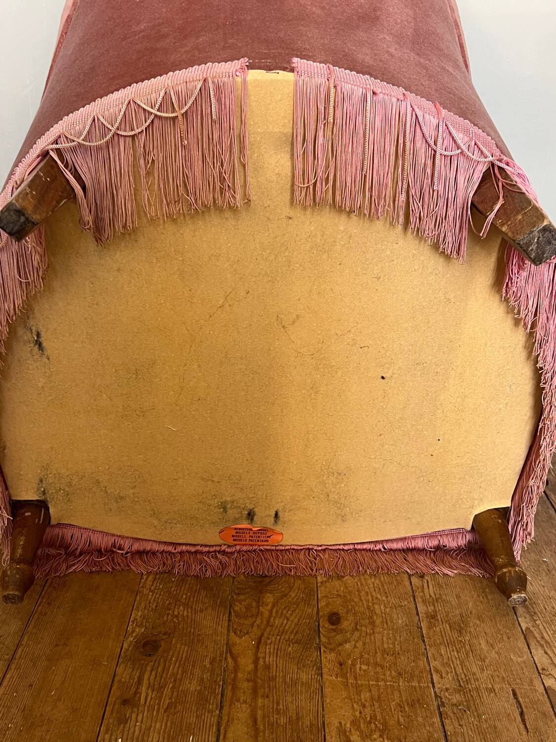 Small pink toad armchair