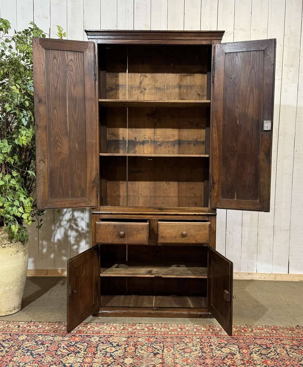 4-door buffet in chestnut from the late 19th century, originating from an old shop.