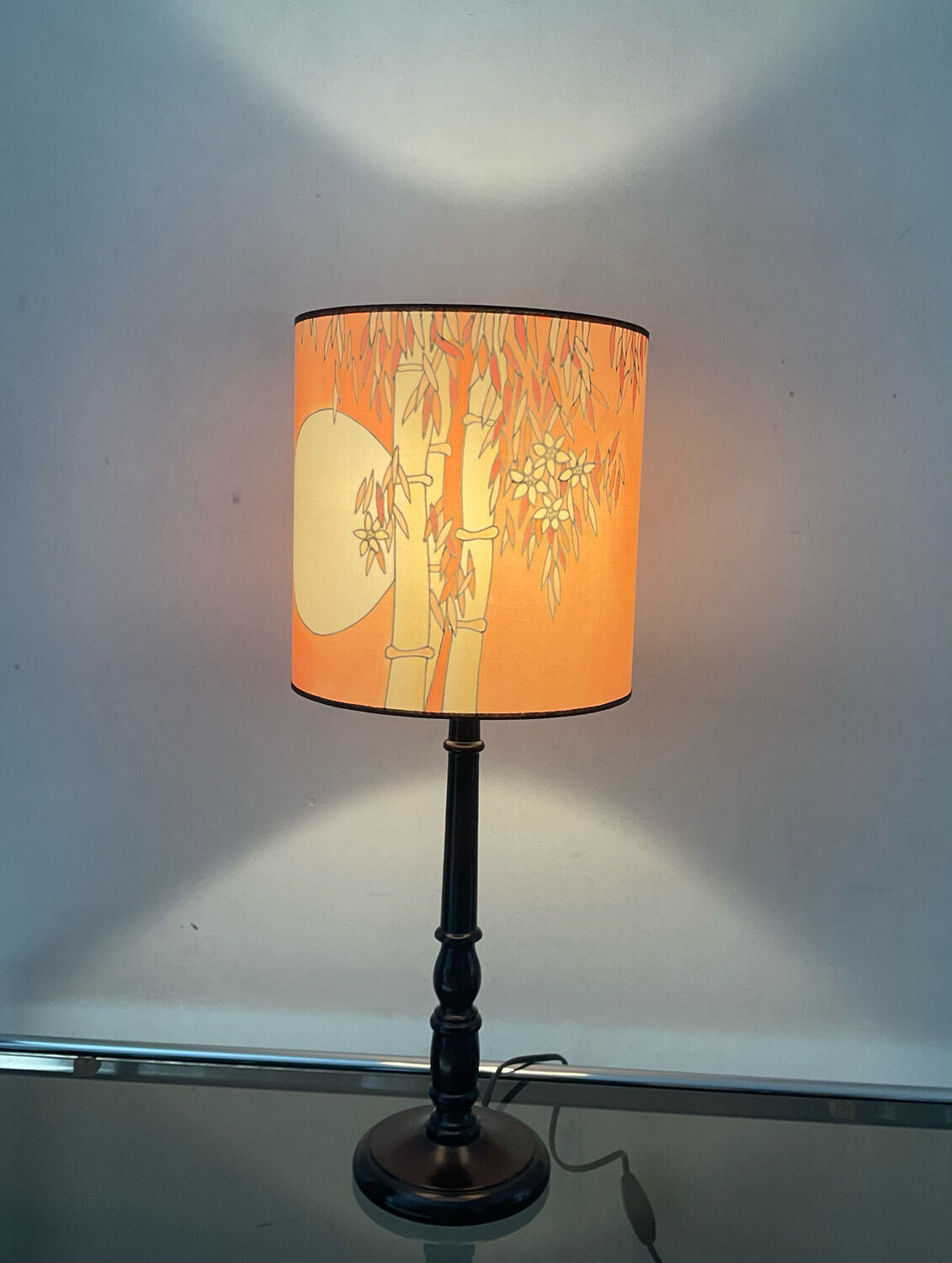 Vintage lamp in wood and silk
