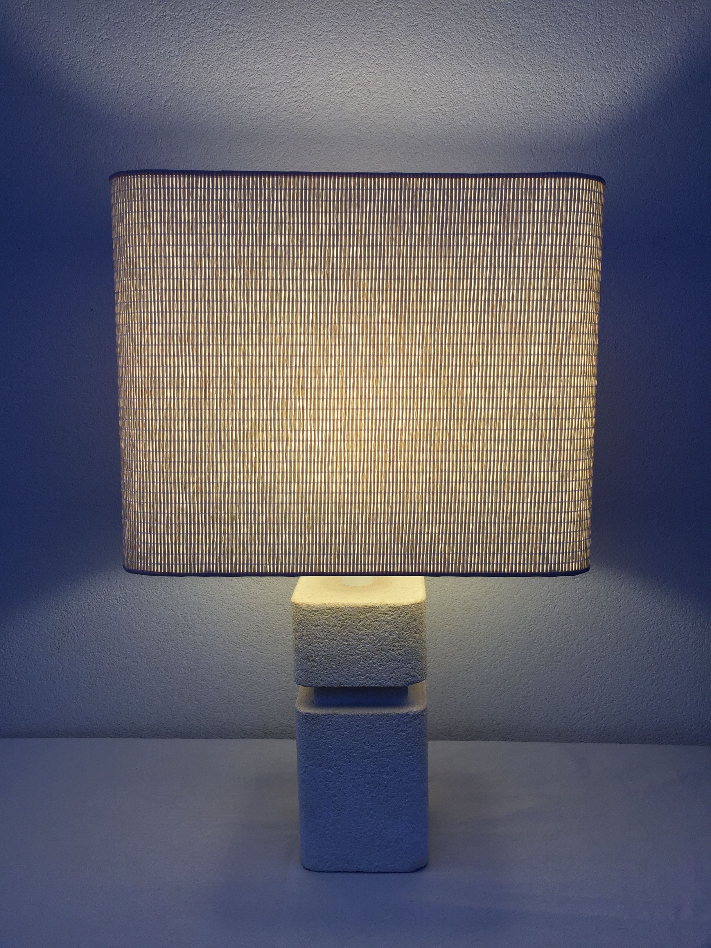 Gard stone lamp