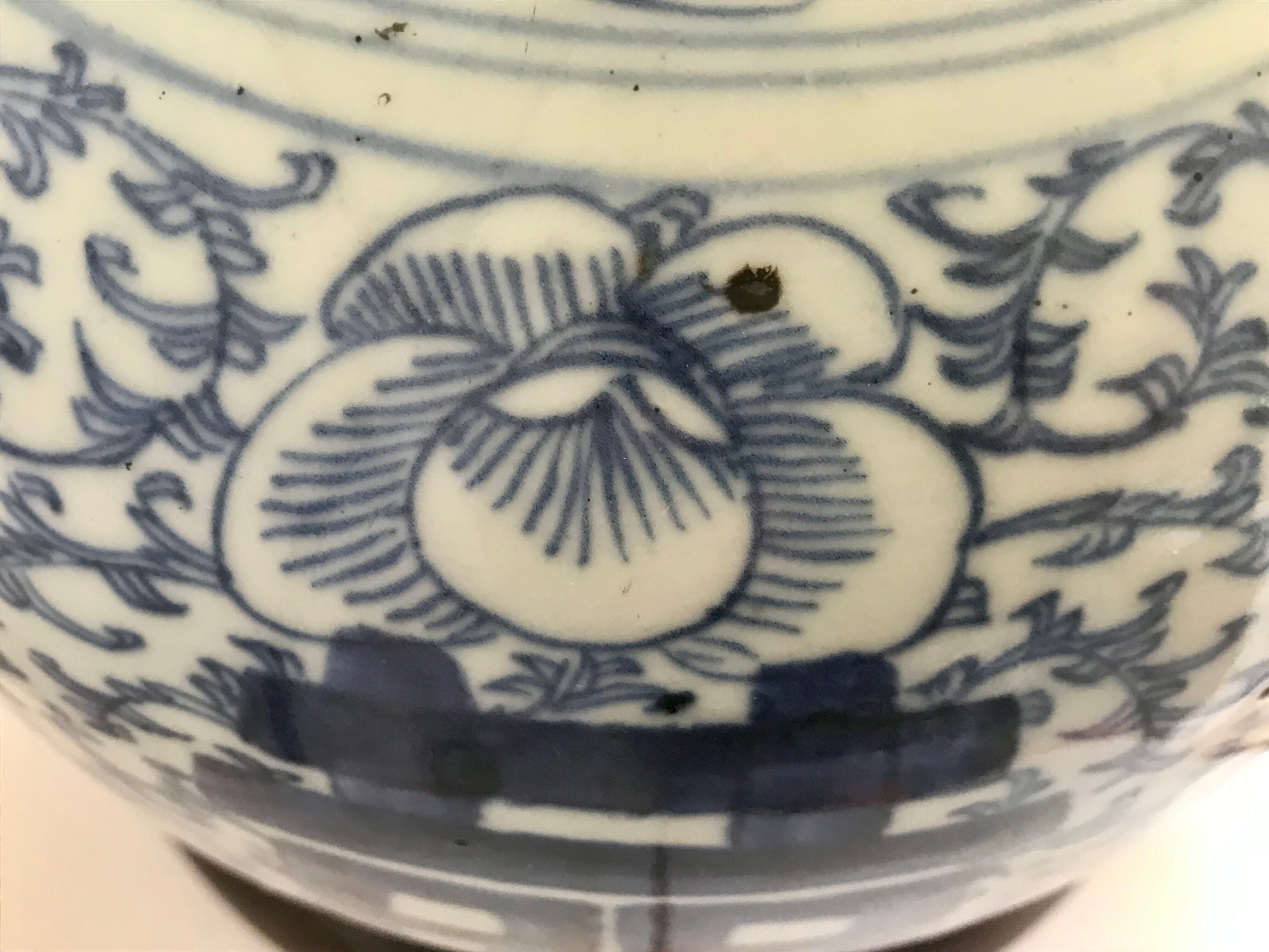 Chinese porcelain lamp