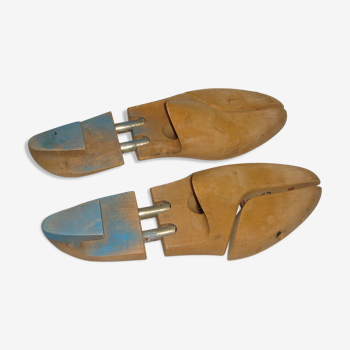 pair of shoe (shoe form) in wood & metal T.43