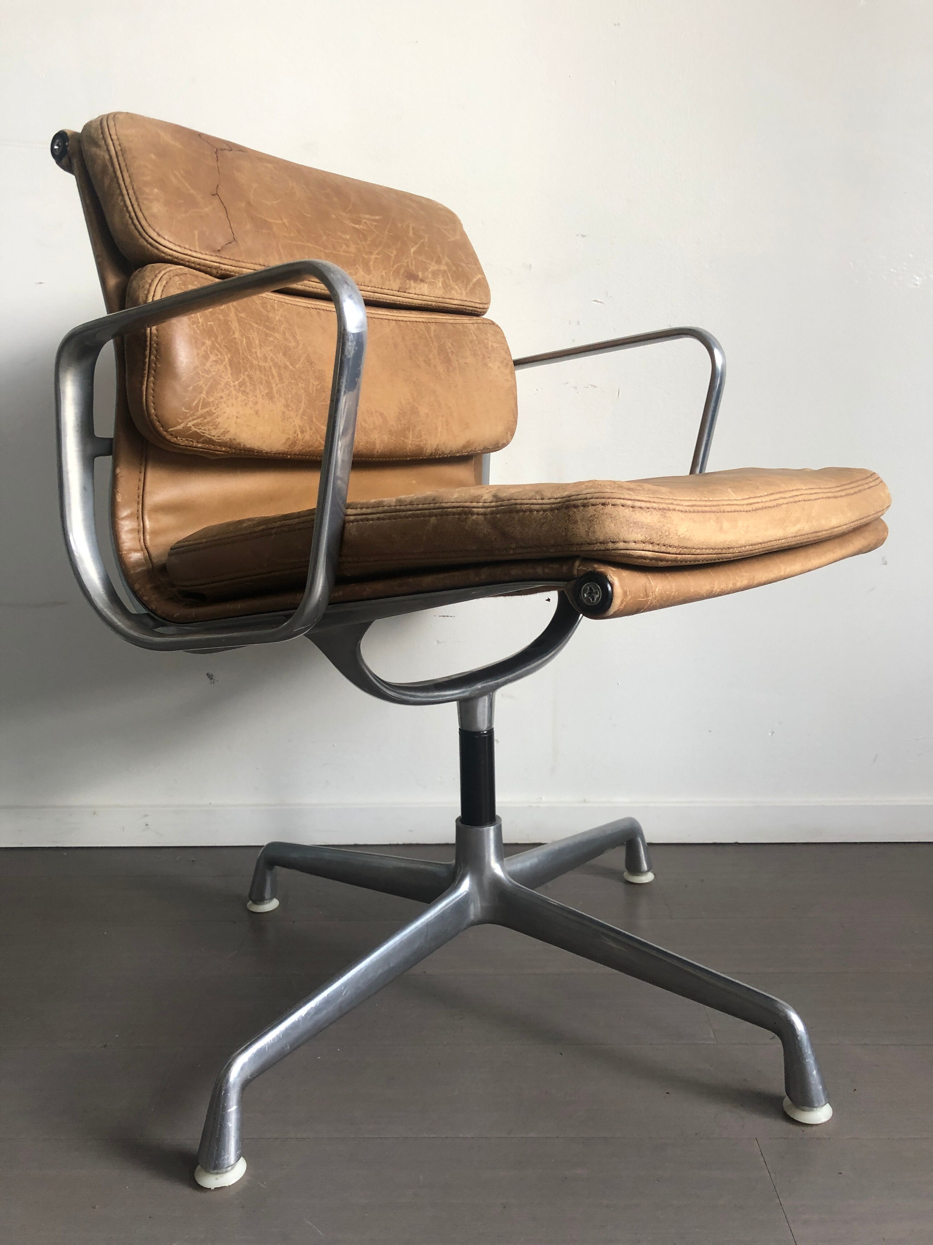 EA208 Soft Pad chair for Herman Miller 1970's
