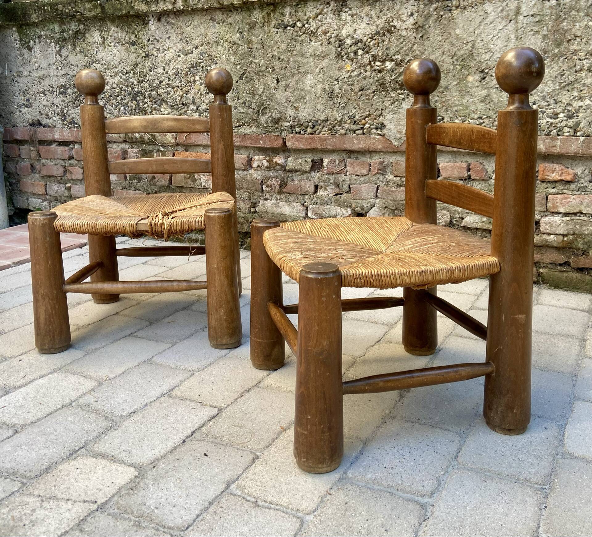 Paire de chaises brutalistes attribuées à Charles Dudouyt