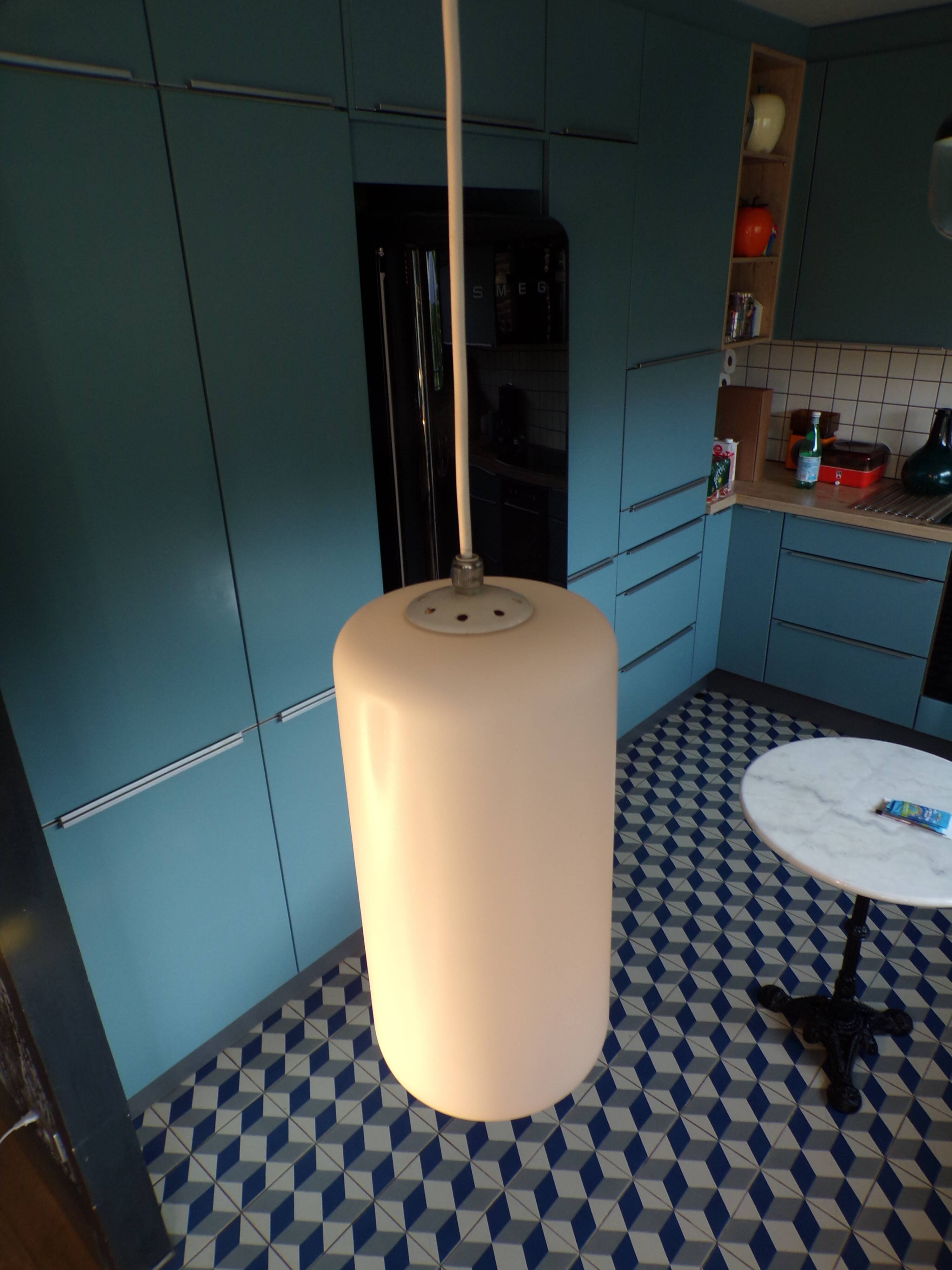 Frosted opaline cylinder suspension