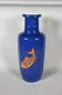 Chine, xixe siècle vase en porcelaine  au décor de carpes sur fond bleu