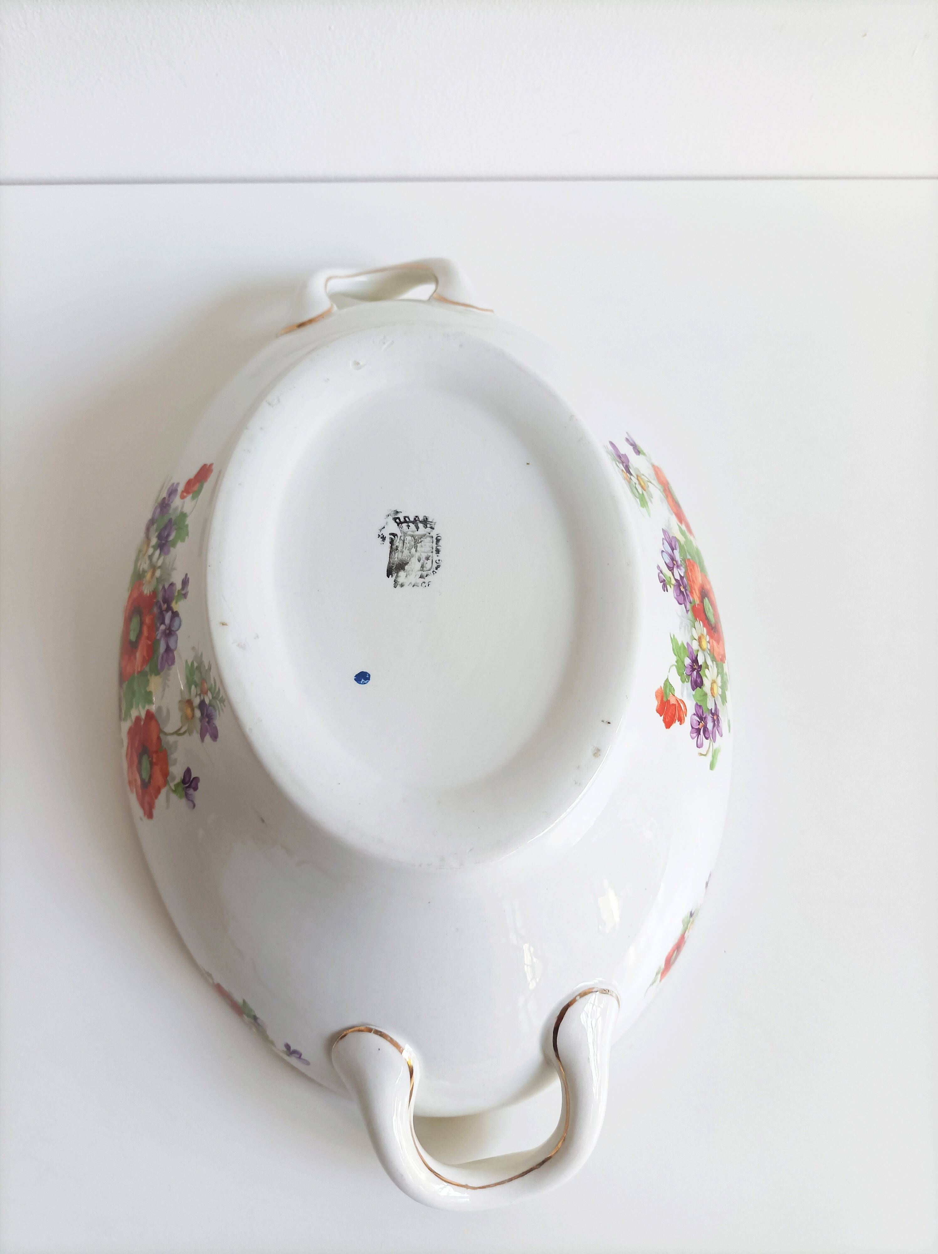 Onnaing earthenware vegetable serving dish