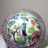 Large covered vase in Chinese porcelain, floral famille rose decoration.