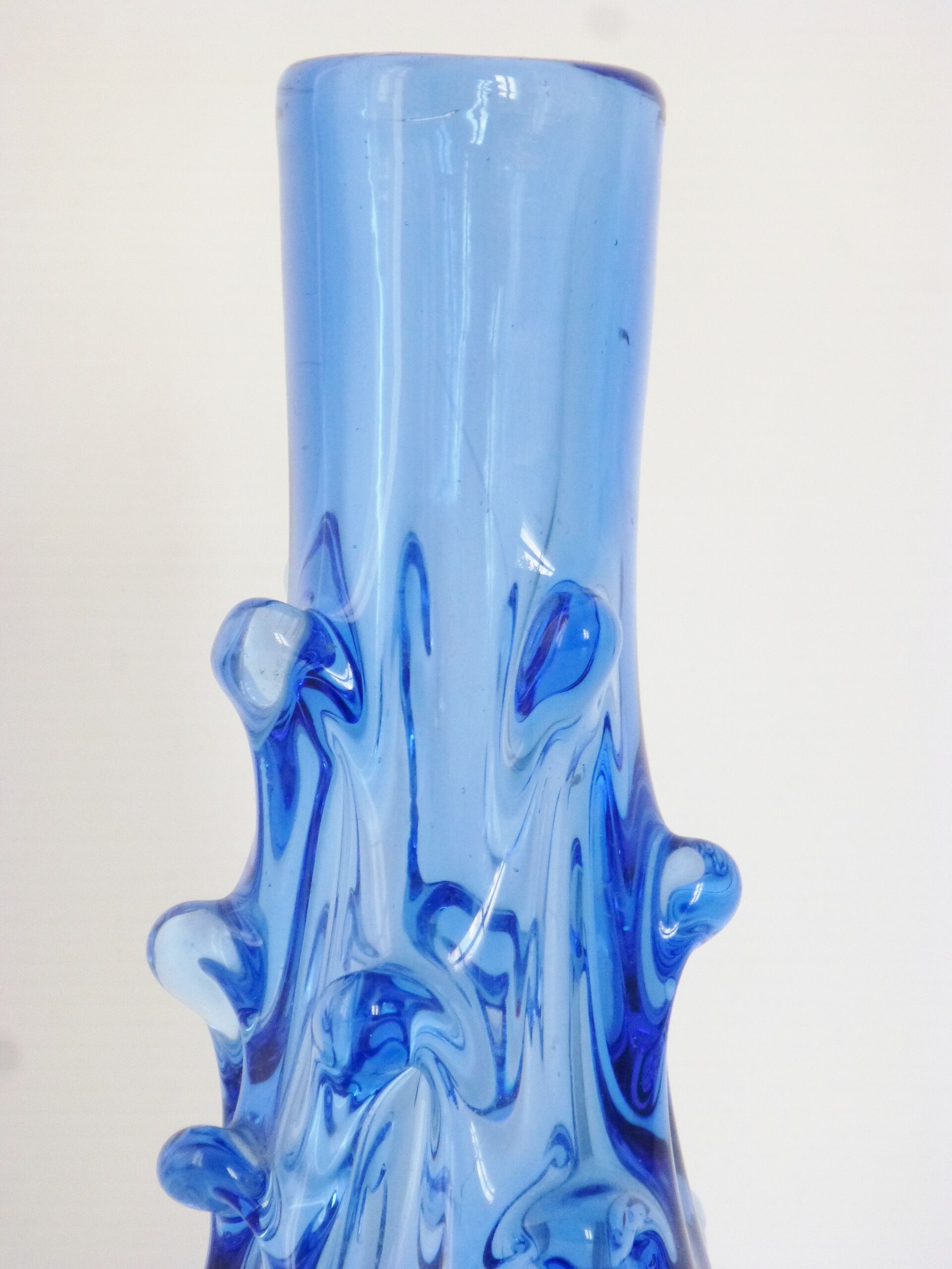 Vase en verre bleu 1960
