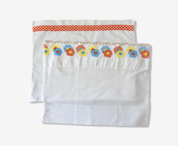 Duo de taies d'oreiller brodées bébé vintage années 70