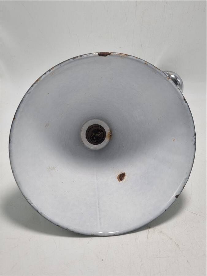 Enameled sheet metal wall light