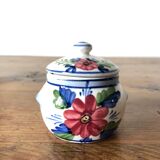 Box in thick hand-painted procelaine, with a floral decoration