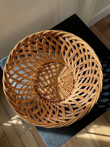Large fruit basket in woven wicker