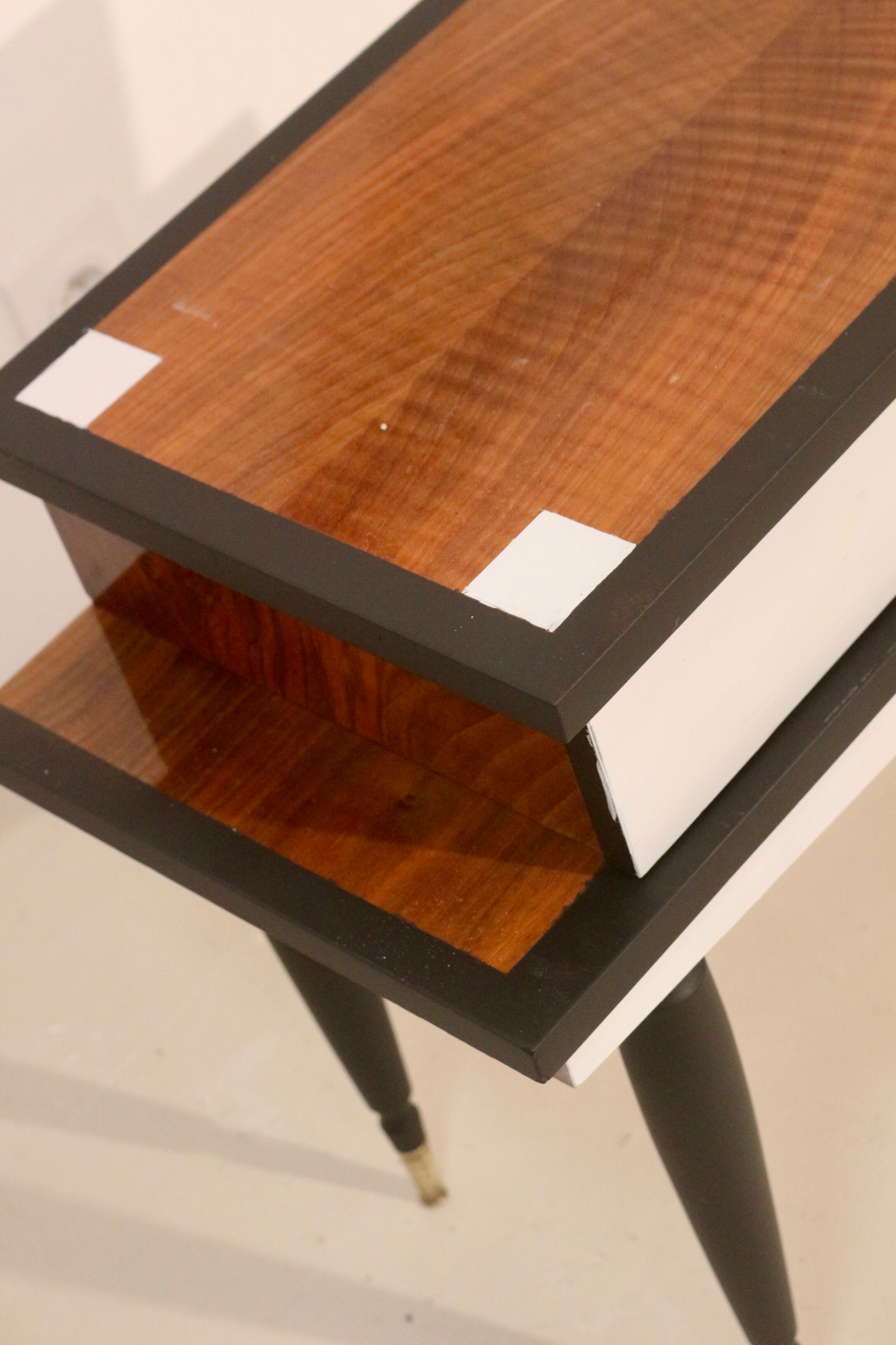 Side table vintage foot compass bis color