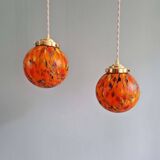 Duo de suspensions Art Déco en verre moucheté multicolore, 1930