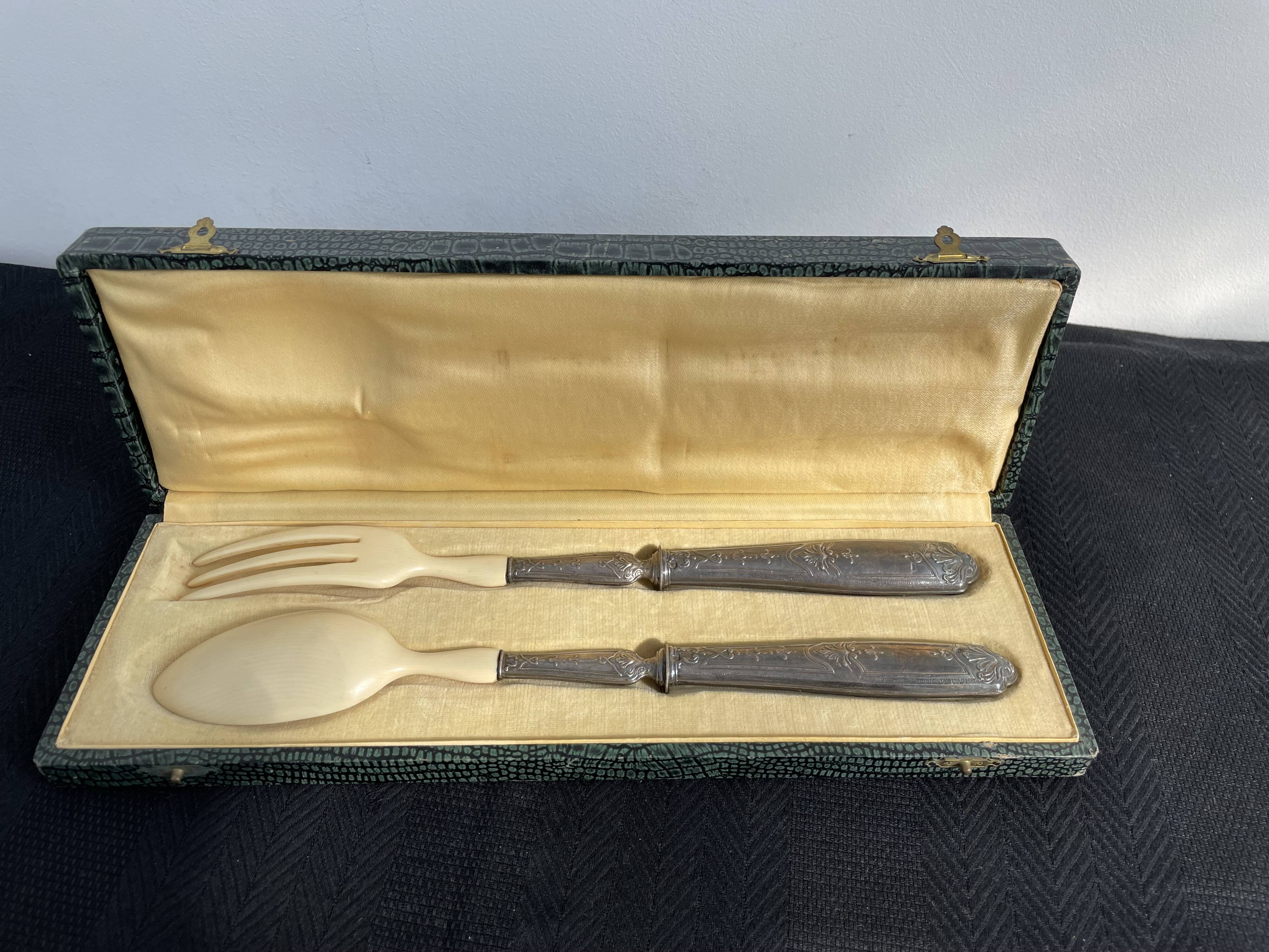 Covered with fish service, stuffed silver, Ivorian, France