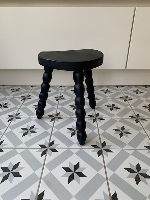Tripod stool