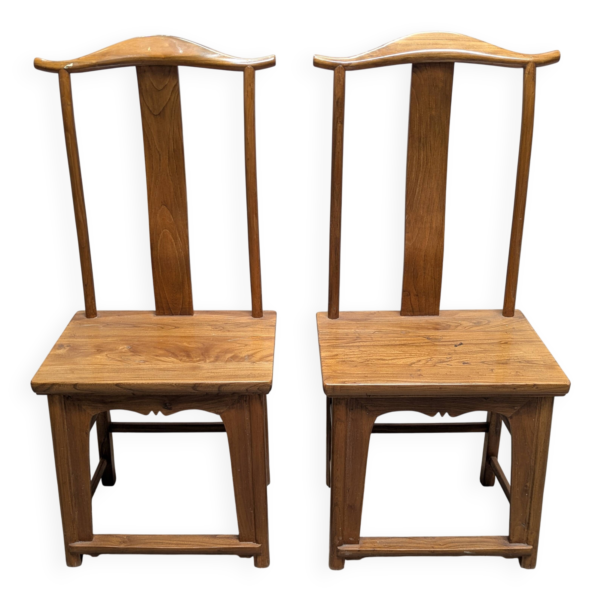 Paire de chaises chinoises en orme