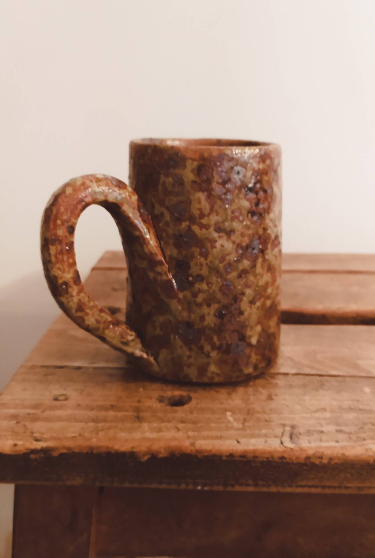 Grand mug en grès pyrité vintage 
