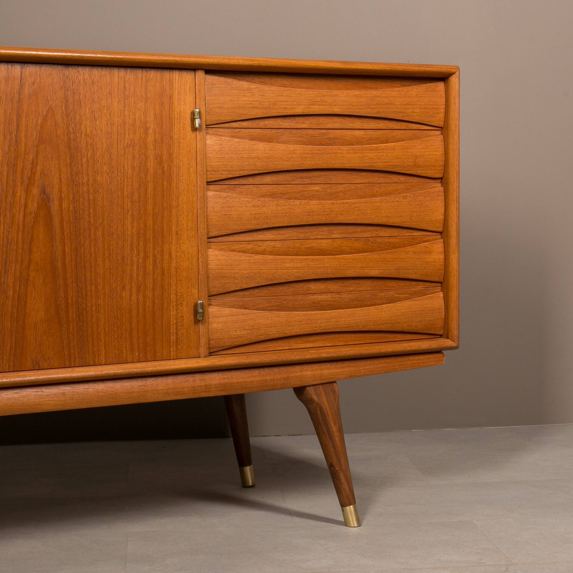 Enfilade en teck par Sven Andersen, Norvège 1950