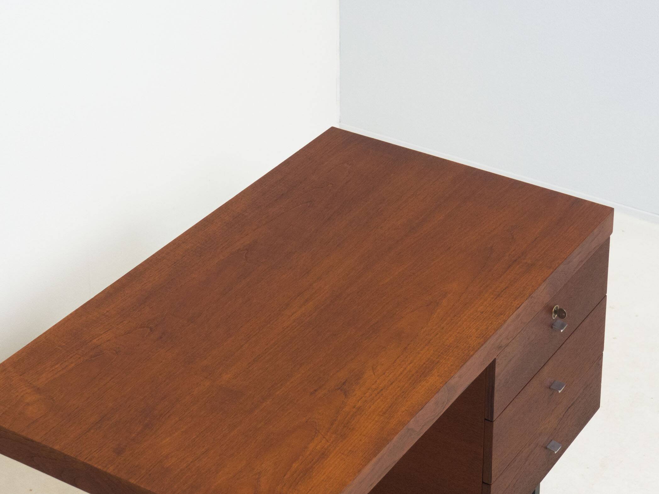 Meurop ‘Standard’ writing desk by Pierre Guariche