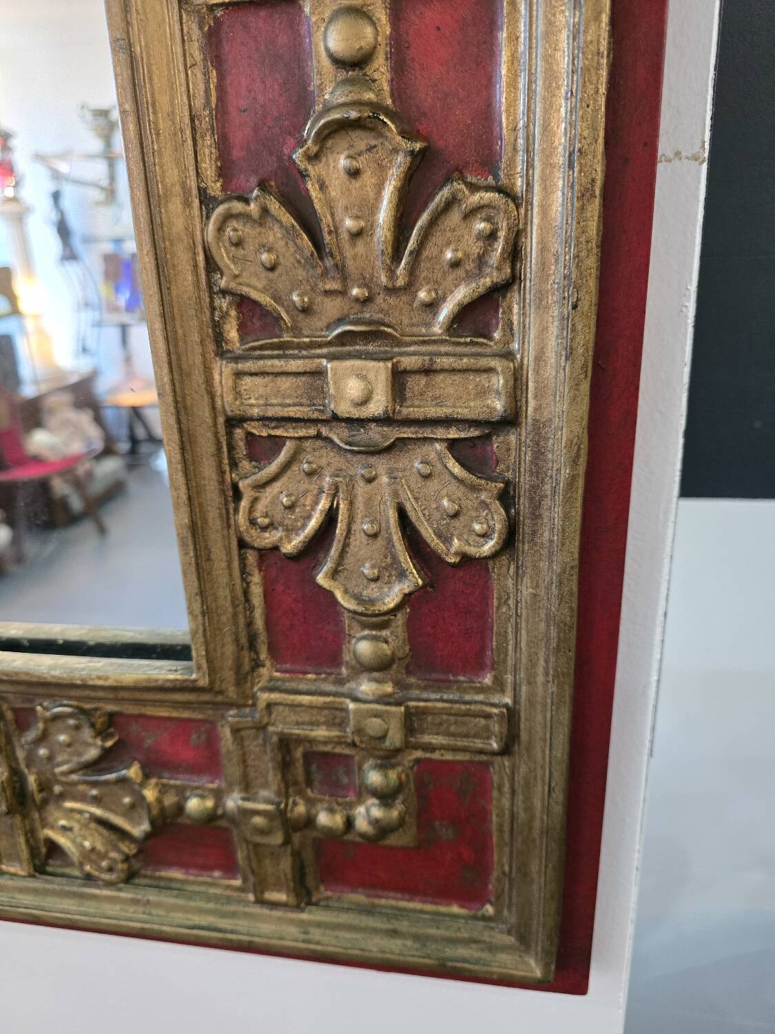 miroir mural Palladio, Italie, 1970 – Décor rouge et dorure patinée