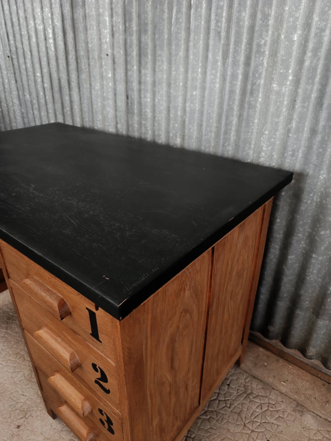 Bureau en bois massif vintage relooker