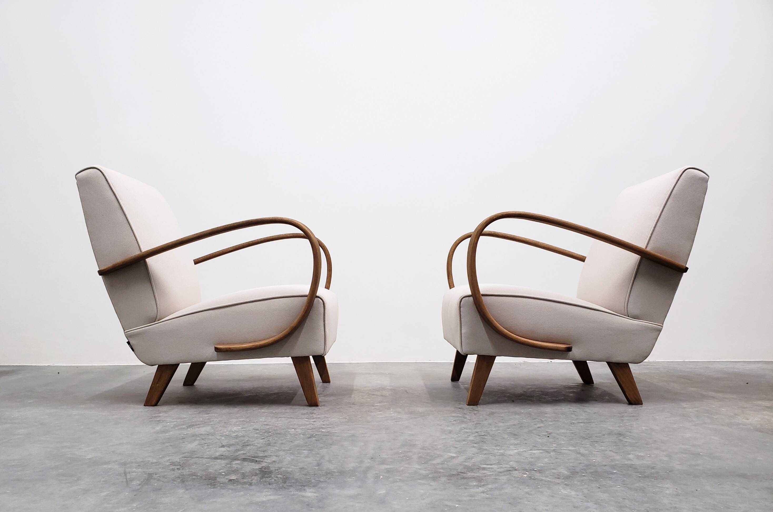 1930 Jindrich Halabala Bentwood Armchair in Beige