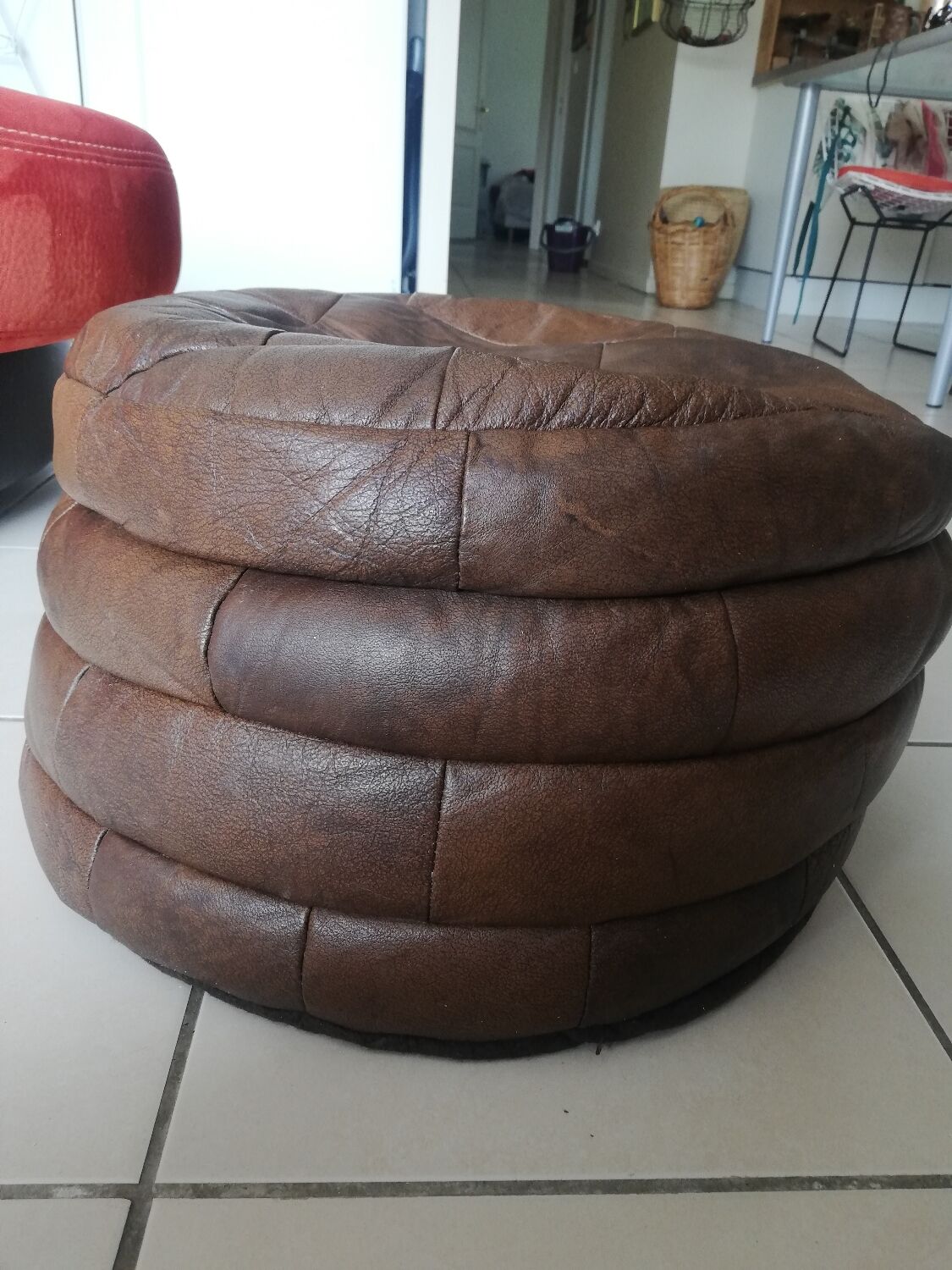 Brown round pouf imitation leather