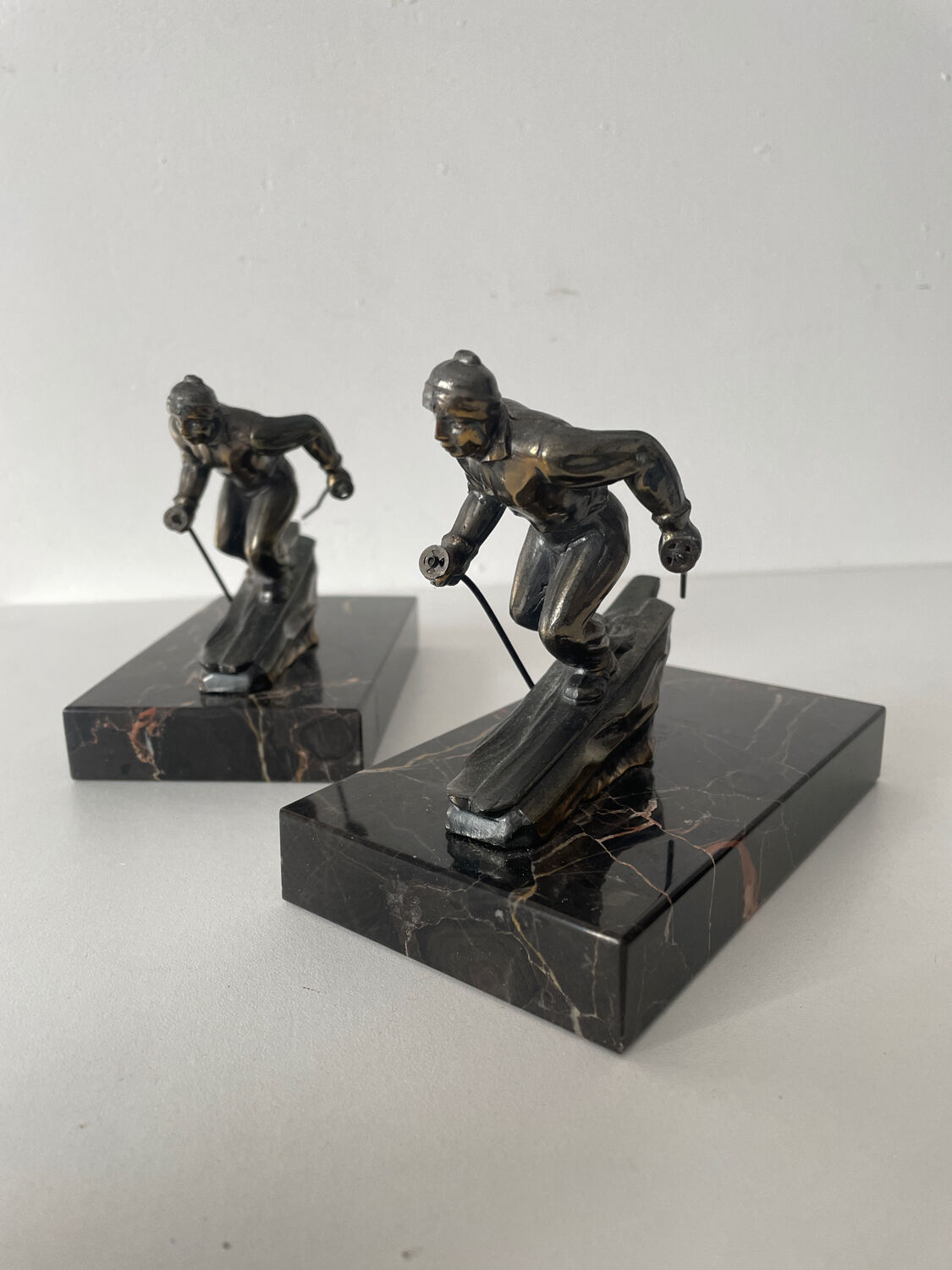 Greenhouse books Art Deco skiers