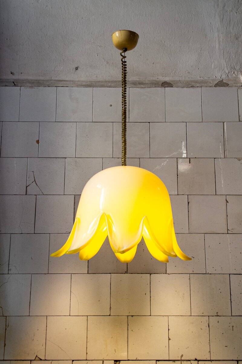 Floral pendant lamp in yellow Murano glass by Leucos, 1970s.