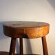 Tabouret tripode ancien fait main – Bois massif