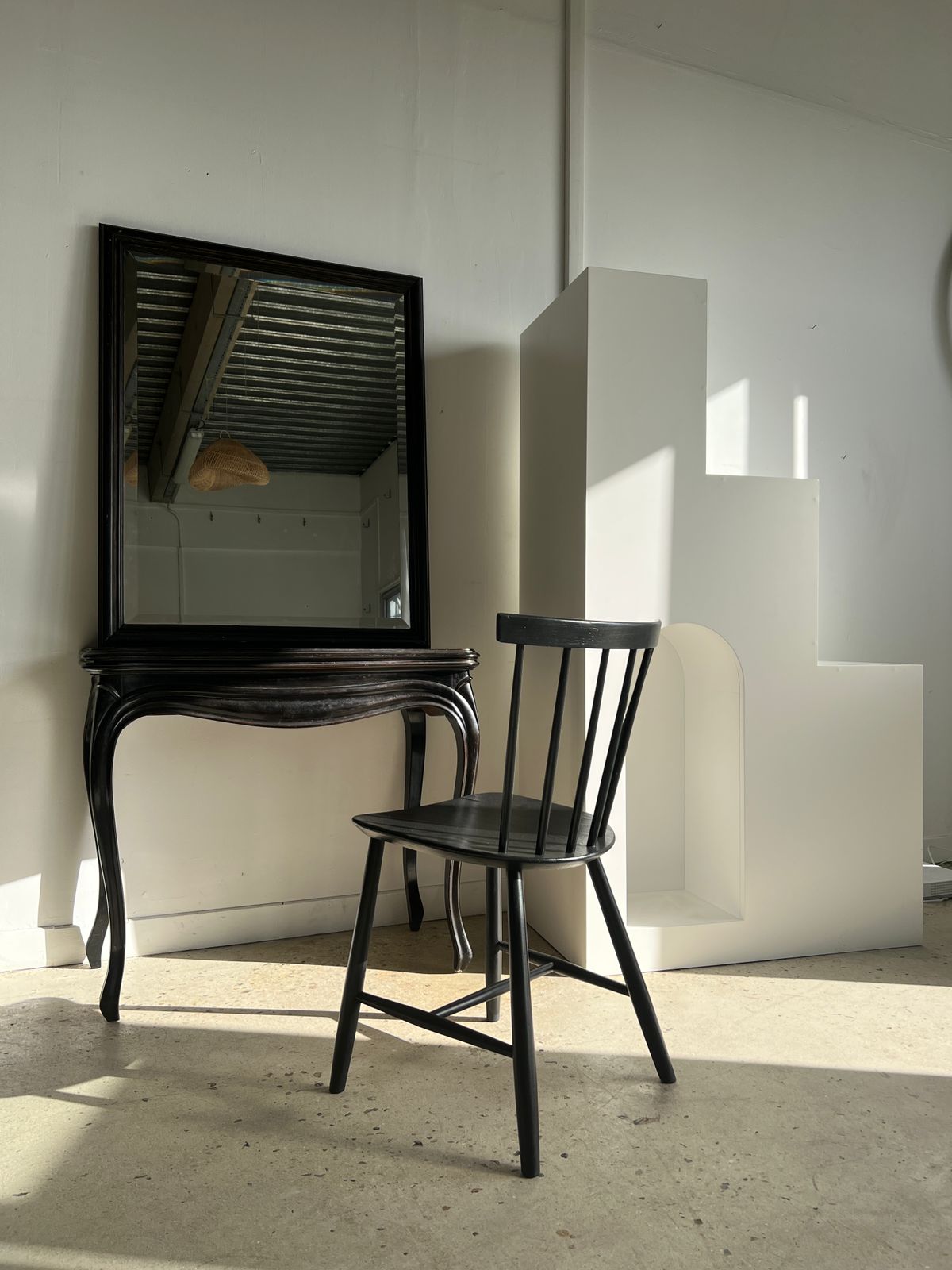 Rectangular mirror in molded blackened wood, beveled glass