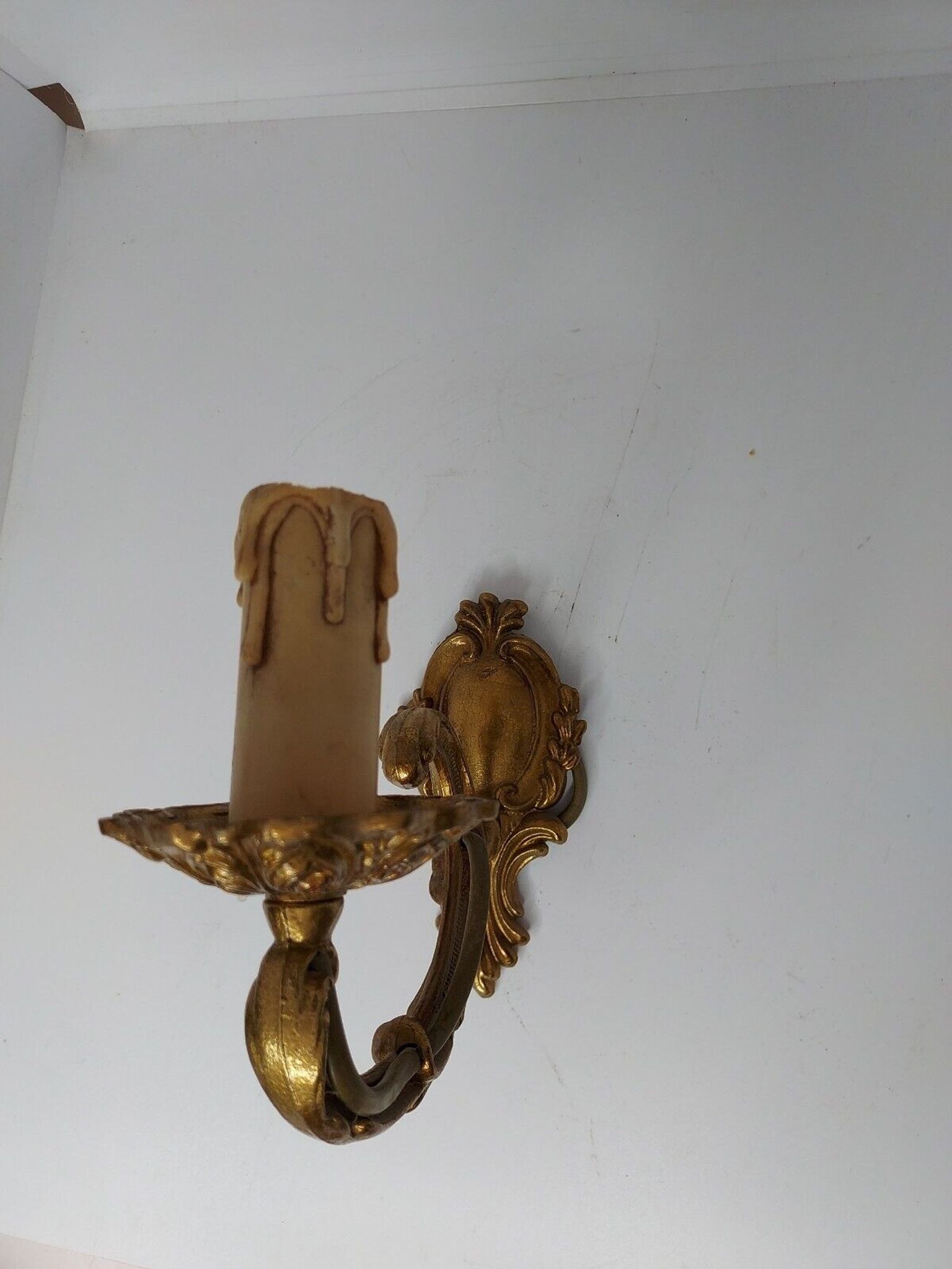 Bronze wall lamp