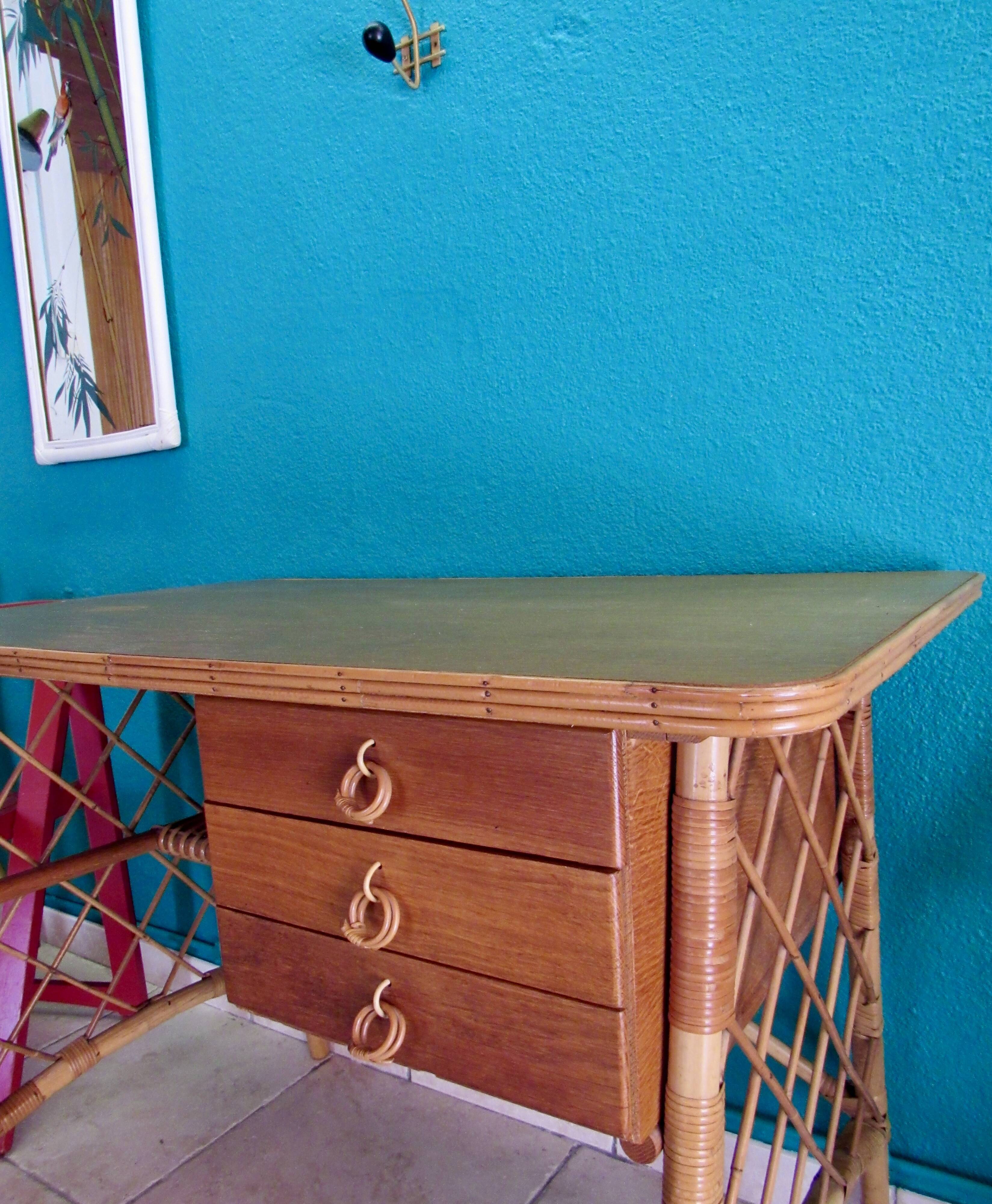 Office vintage rattan.