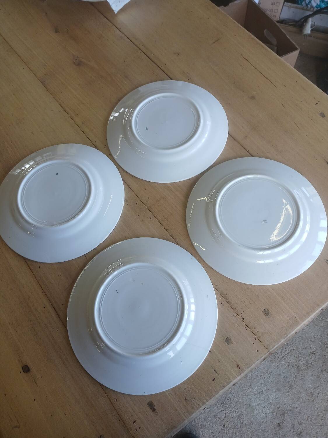 4 old flat plates Terre de fer