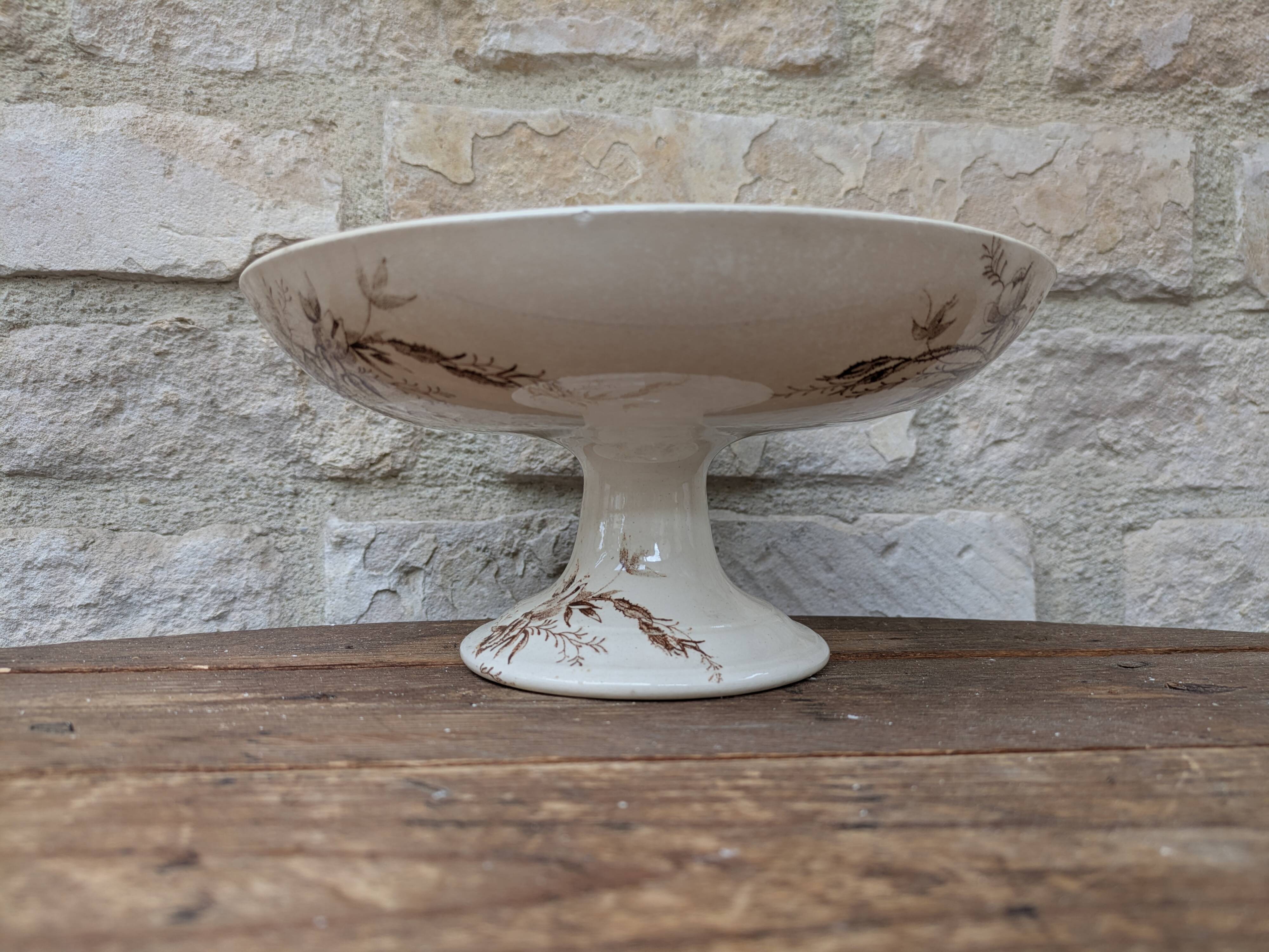 Flat serving compote dish in Terre de Fer HB & Cie with brown floral decoration.