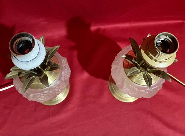 Paire de pieds de lampes en verre et laiton, ''Maison Le Dauphin'' modèle ''Daumes'', années 80