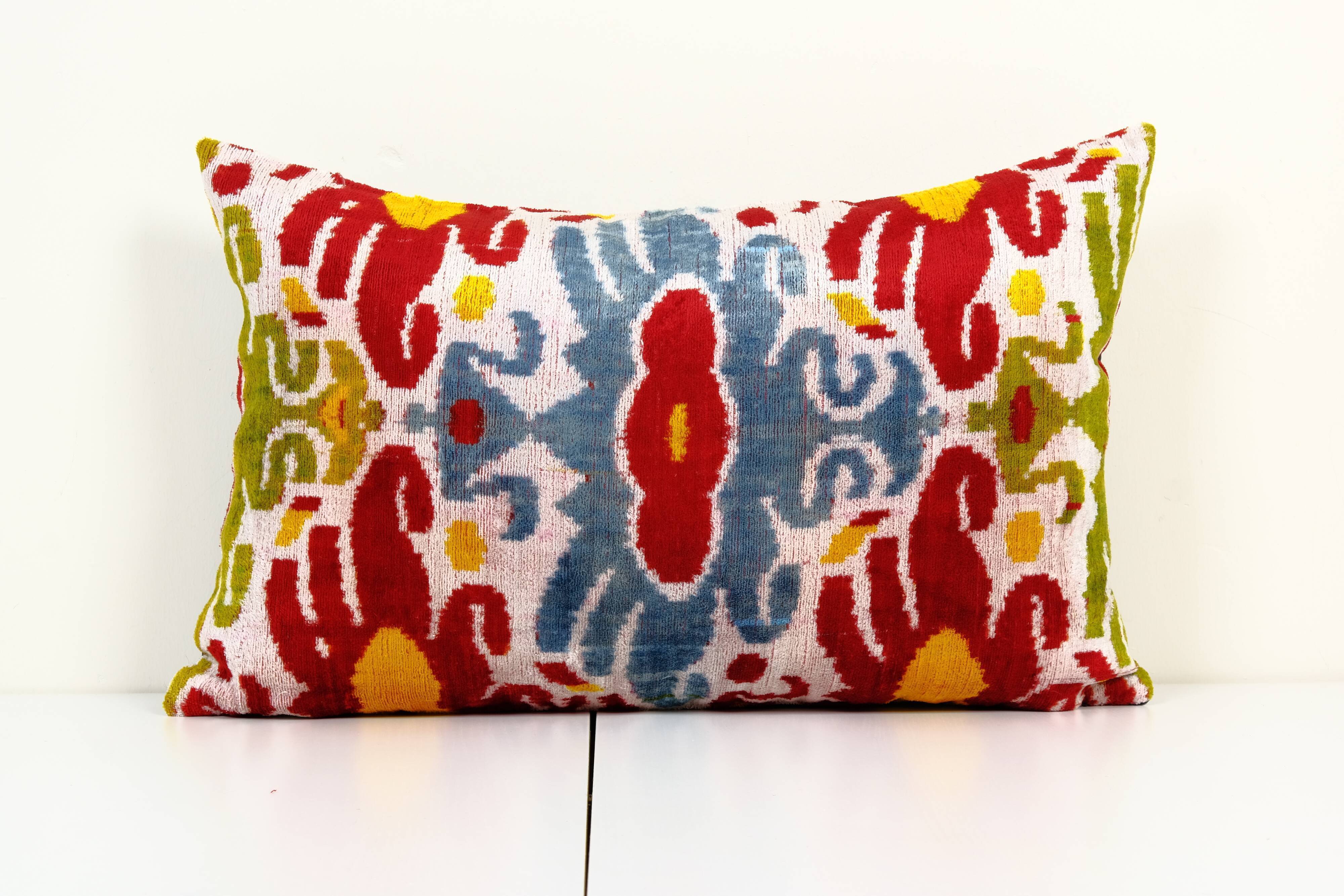 Yellow velvet i̇kat pillow