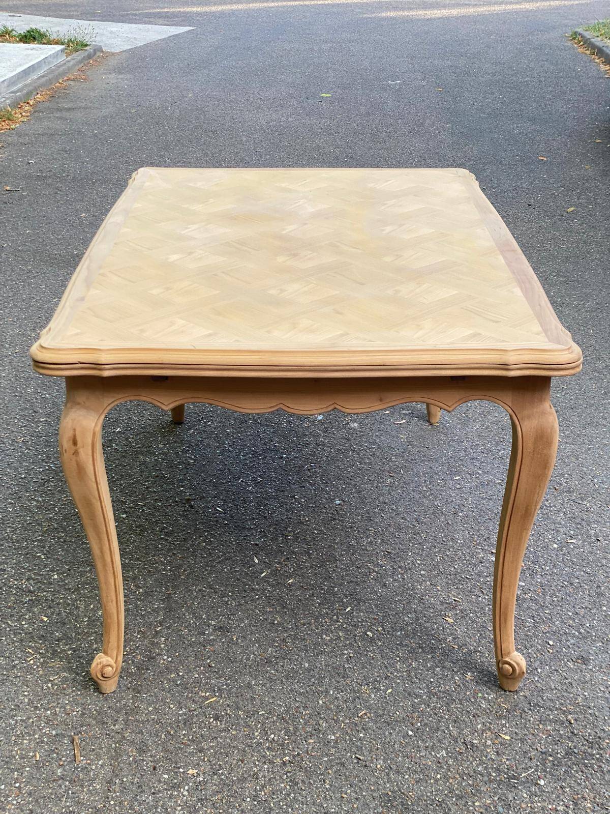 Table à manger Louis XV extensible rénovée en bois brut