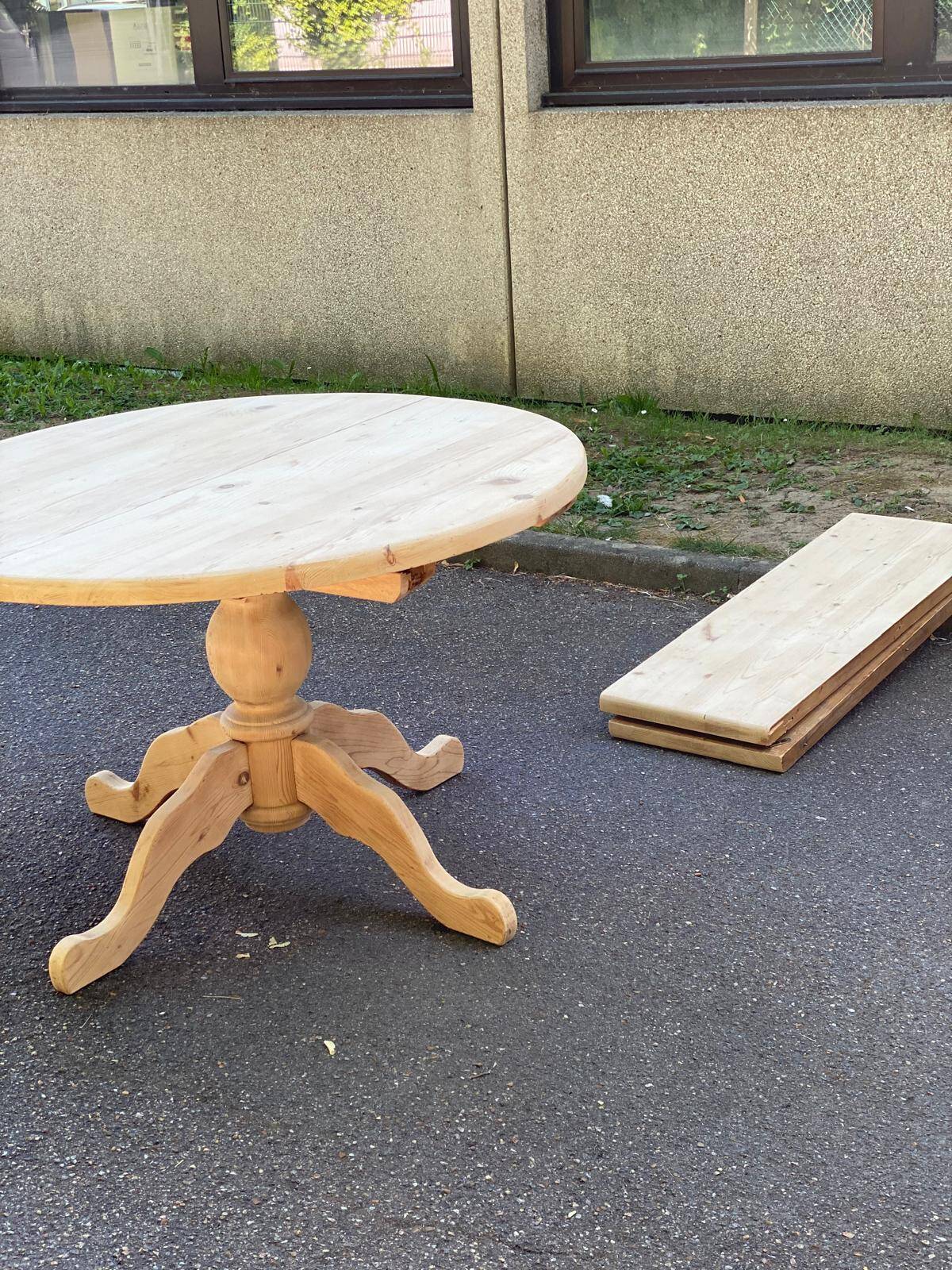 Extendable round dining table with central leg, renovated in solid wood, 200cm