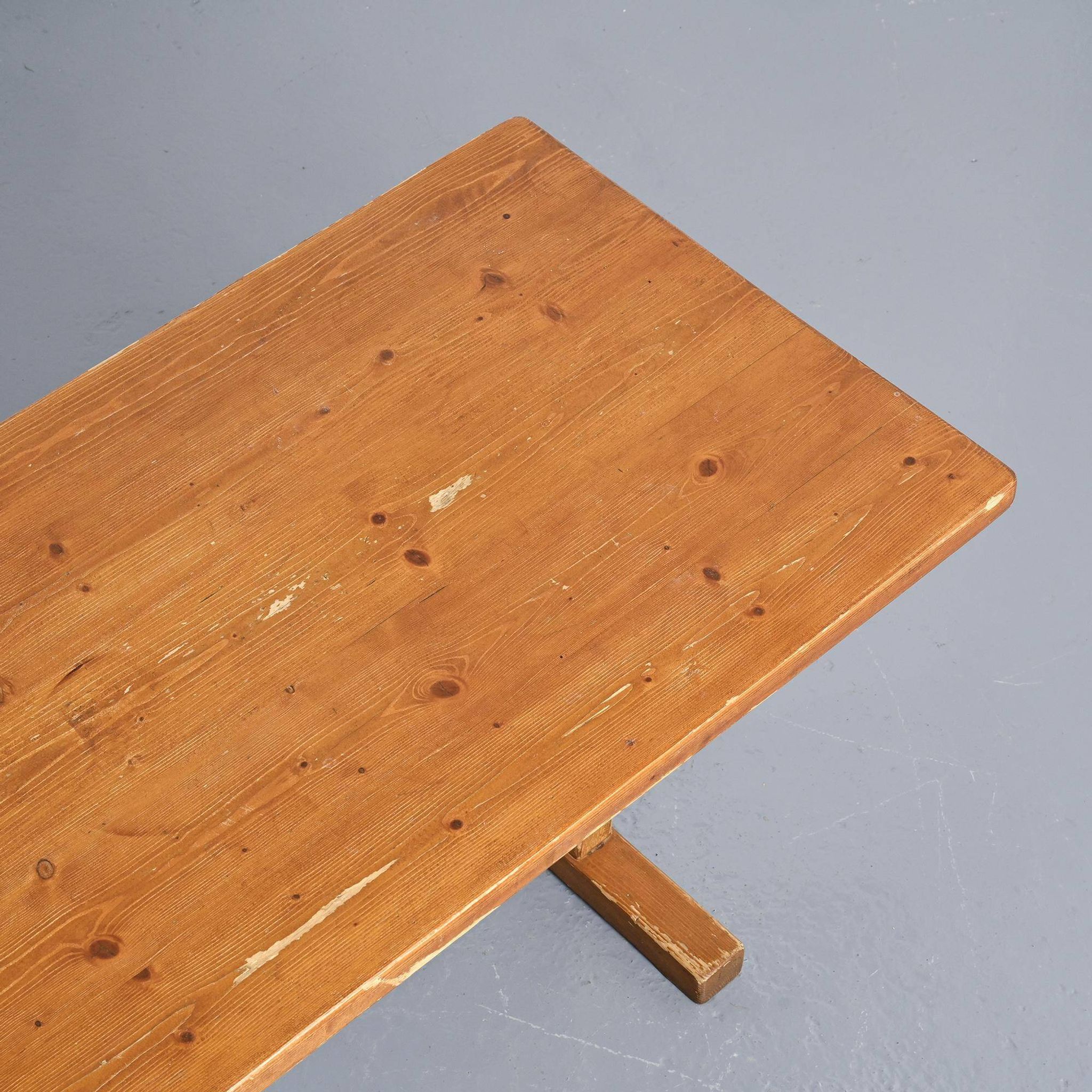 Table à dîner pour les Arcs France vers 1975